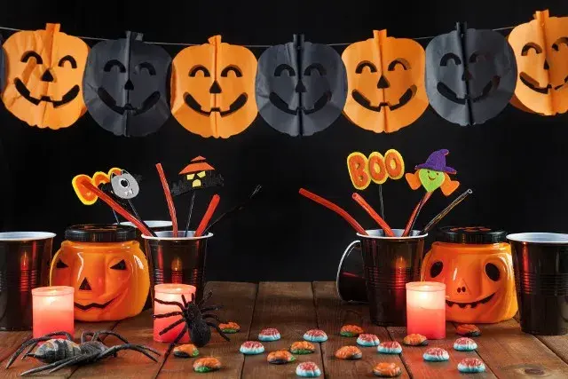 Jak zorganizować bezpieczne Halloween dla dzieci? Straszne zabawy
