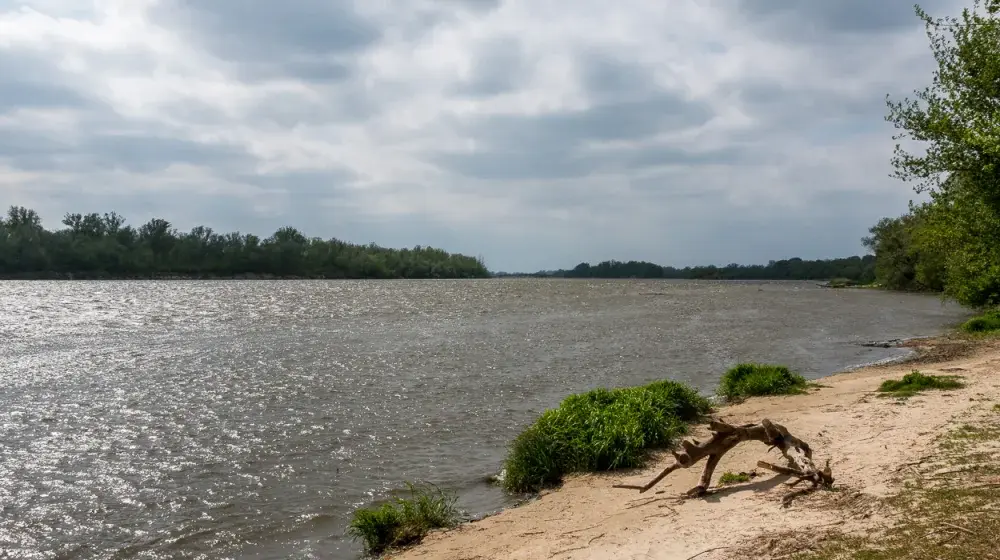Gdzie znaleźć najlepsze plaże blisko Warszawy? 7 letnich hitów