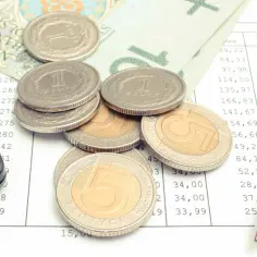 Zasiłki dla samotnej matki w Polsce: wszystkie dostępne świadczenia 2025