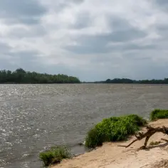 Gdzie znaleźć najlepsze plaże blisko Warszawy? 7 letnich hitów