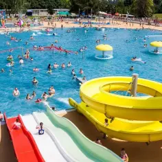Gdzie ochłodzić się pod Warszawą? 7 kąpielisk wartych wypadu