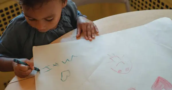 Które kredki dla 2-latka są bezpieczne i rozwijające? Nasz top 5